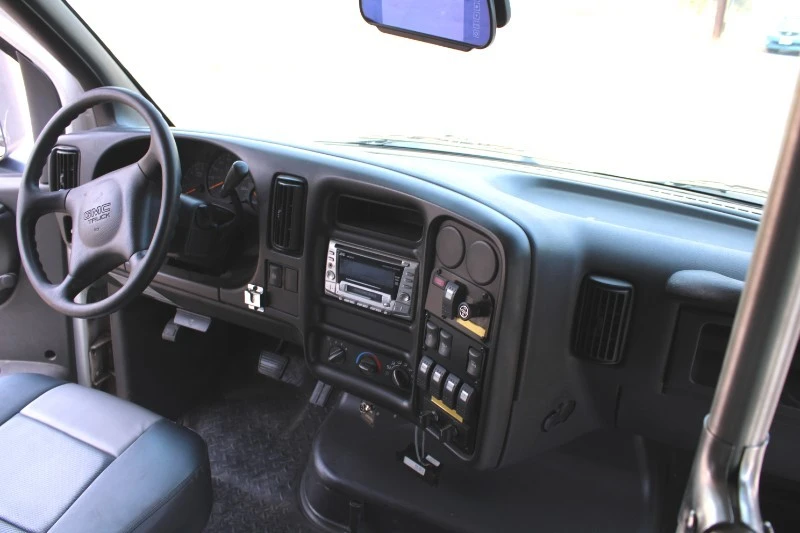 2005 GMC TopKick - Image 14 of 19