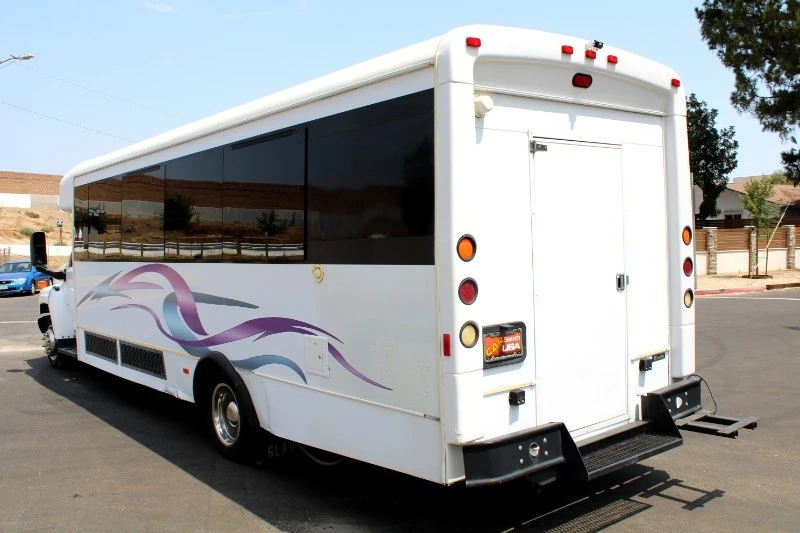 2005 GMC TopKick - Image 7 of 19