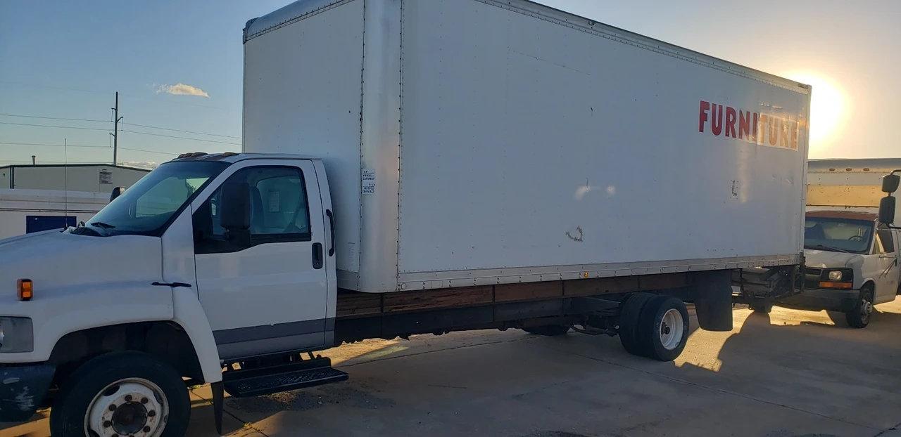 2005 GMC TopKick - Image 7 of 8