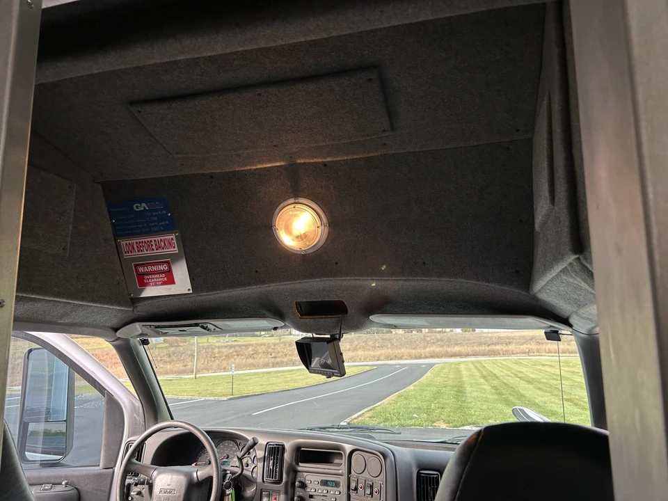 2005 GMC TopKick - Image 11 of 31