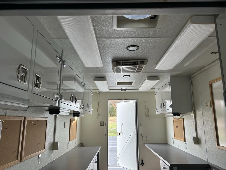 2005 GMC TopKick - Image 21 of 31