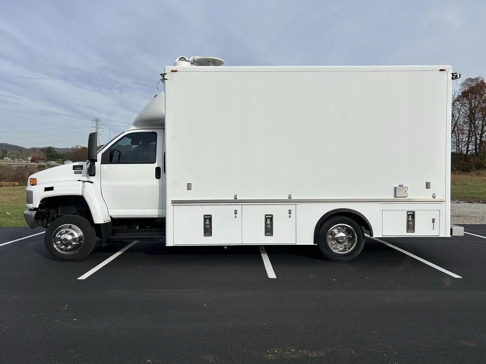 2005 GMC TopKick - Image 4 of 31