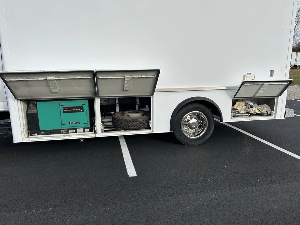 2005 GMC TopKick - Image 14 of 31