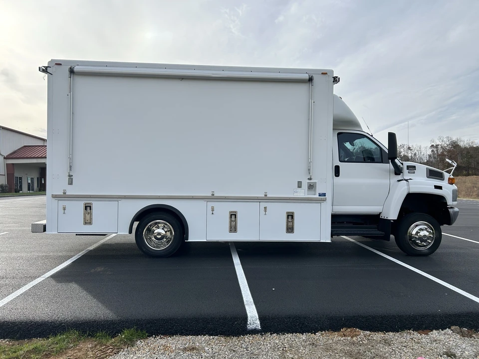 2005 GMC TopKick - Image 5 of 31