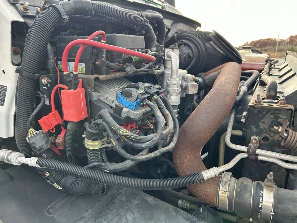 2005 GMC TopKick - Image 8 of 31