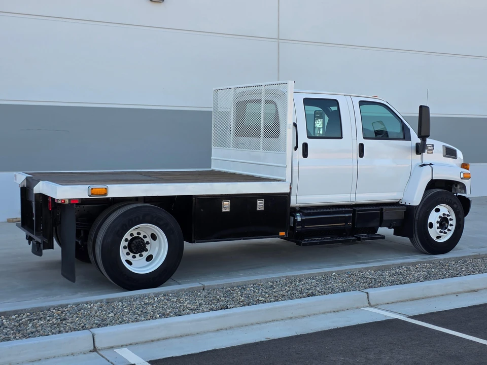 2005 GMC TopKick - Image 10 of 31