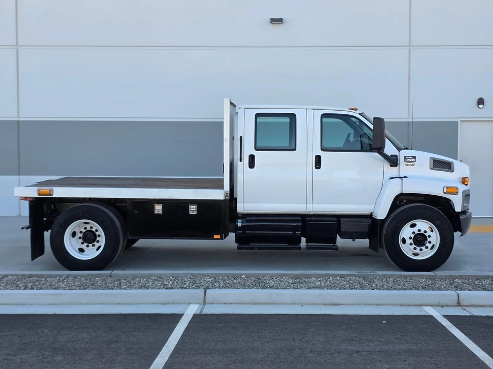 2005 GMC TopKick - Image 11 of 31