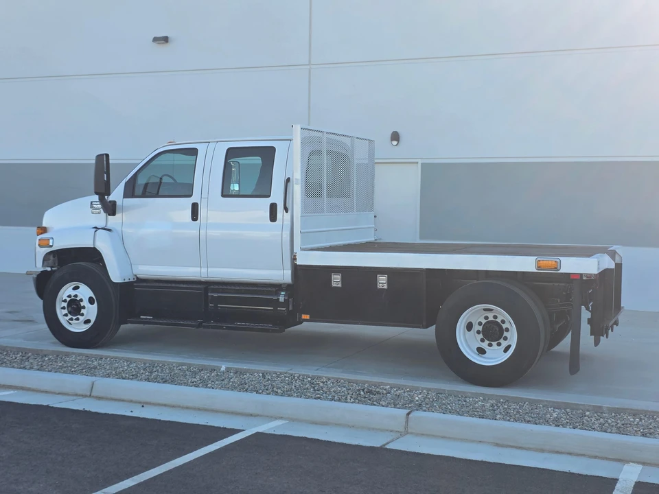 2005 GMC TopKick - Image 8 of 31