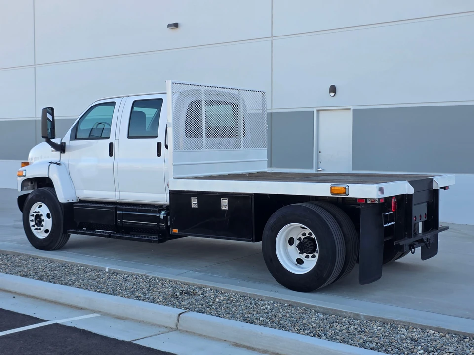 2005 GMC TopKick - Image 9 of 31