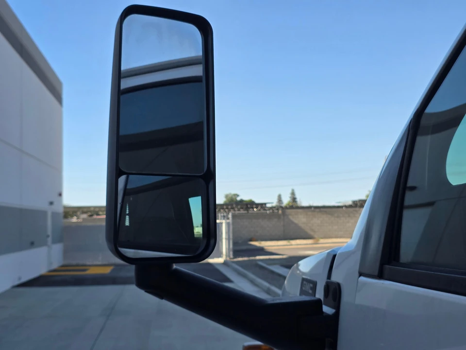 2005 GMC TopKick - Image 26 of 31
