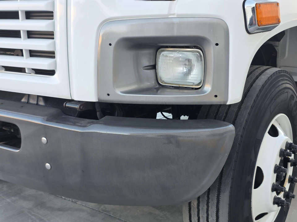 2005 GMC TopKick - Image 18 of 31