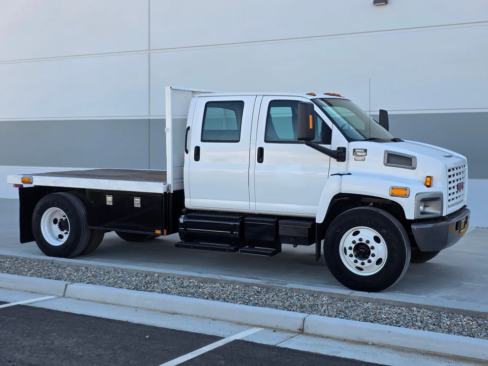 2005 GMC TopKick - Image 12 of 31