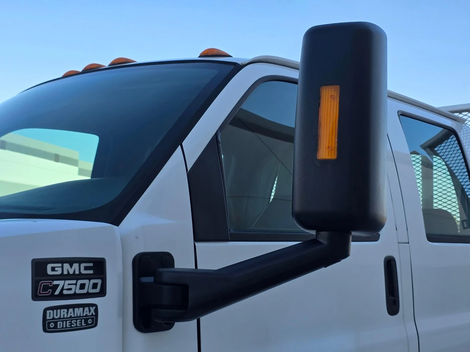 2005 GMC TopKick - Image 25 of 31