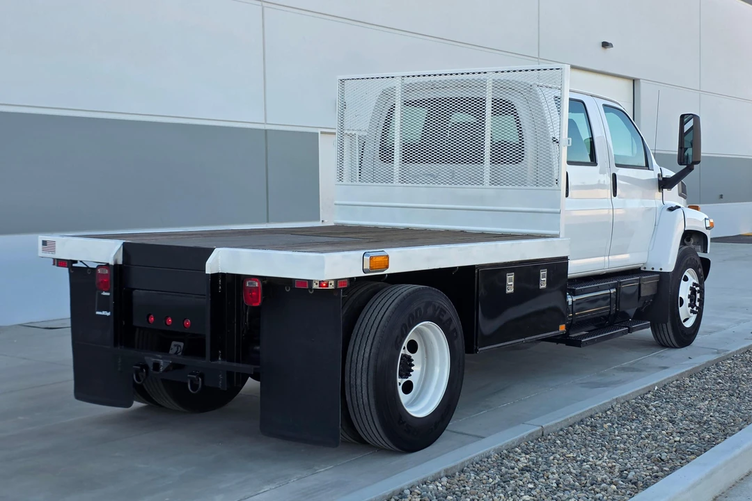 2005 GMC TopKick - Image 4 of 31