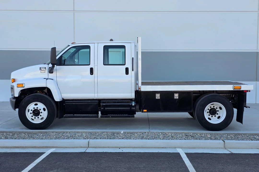 2005 GMC TopKick - Image 3 of 31