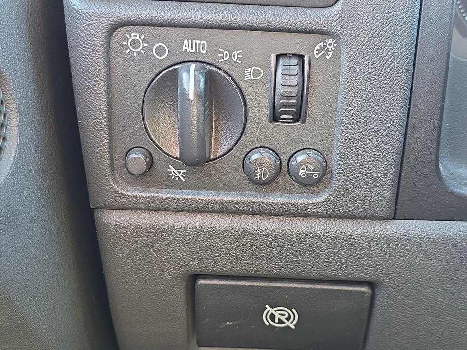 2005 GMC Canyon 1st Gen - Image 10 of 21