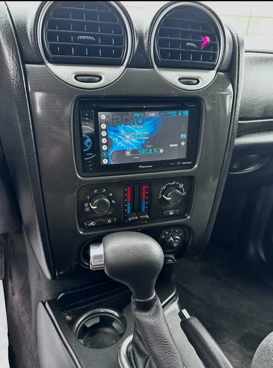 2005 GMC Envoy - Image 9 of 10