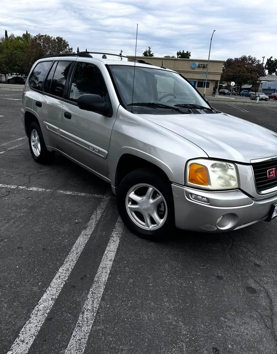 2005 GMC Envoy - Image 2 of 10