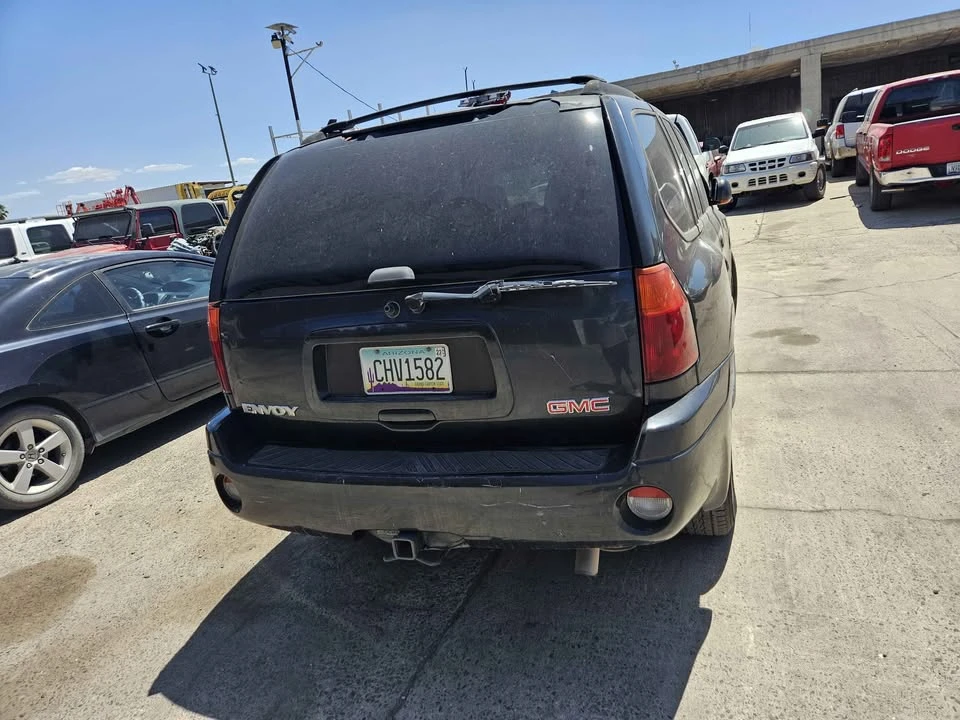 2005 GMC Envoy - Image 2 of 5
