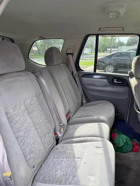 2005 GMC Envoy - Image 2 of 10