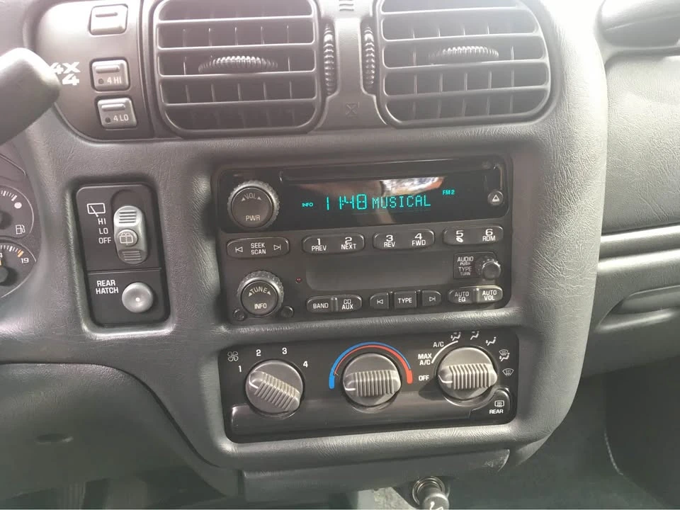 2005 GMC S-15 Jimmy 2nd Gen - Image 10 of 12