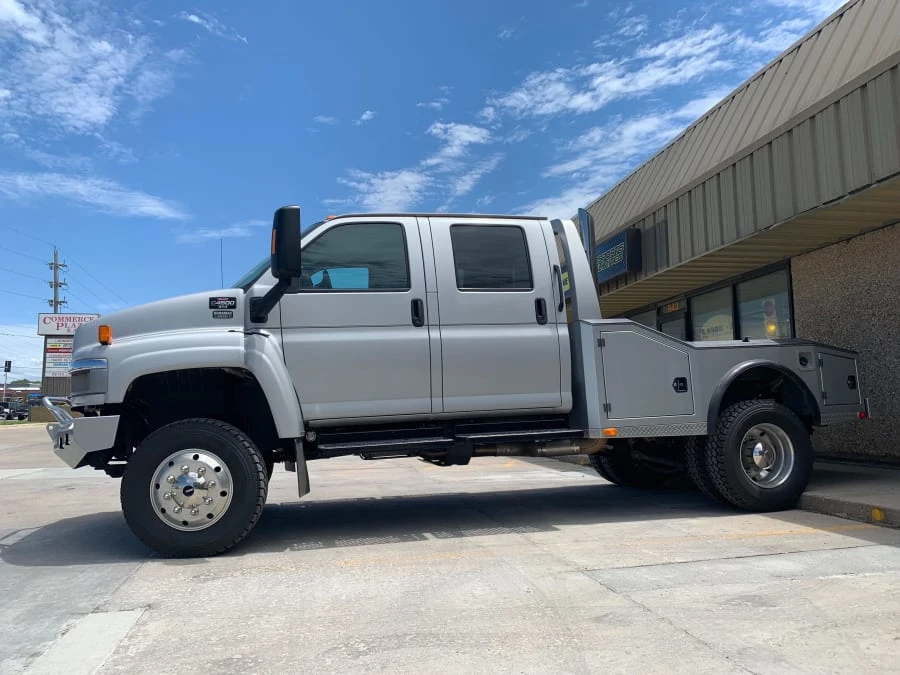 2005 GMC TopKick - Image 2 of 8