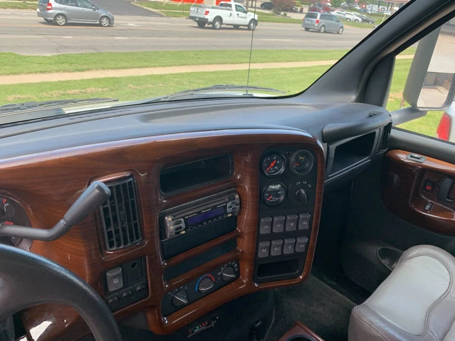 2005 GMC TopKick - Image 6 of 8