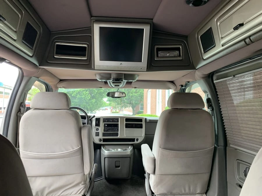 2005 GMC Savana - Image 7 of 9