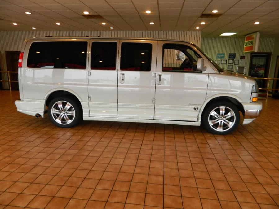 2005 GMC Savana - Image 2 of 6