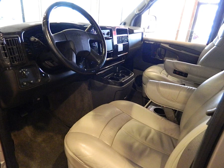 2005 GMC Savana - Image 4 of 6