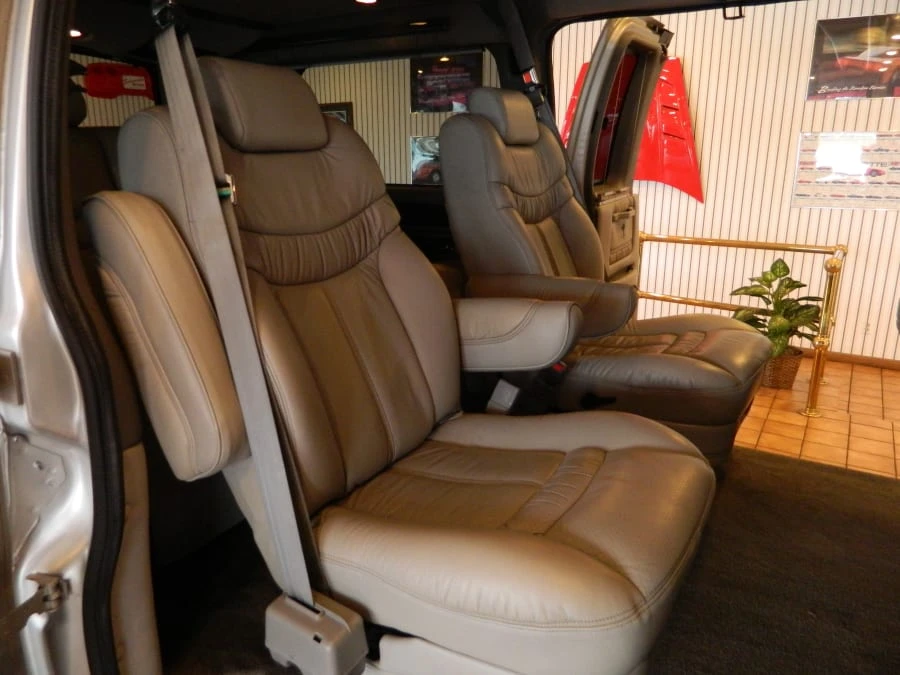 2005 GMC Savana - Image 5 of 6