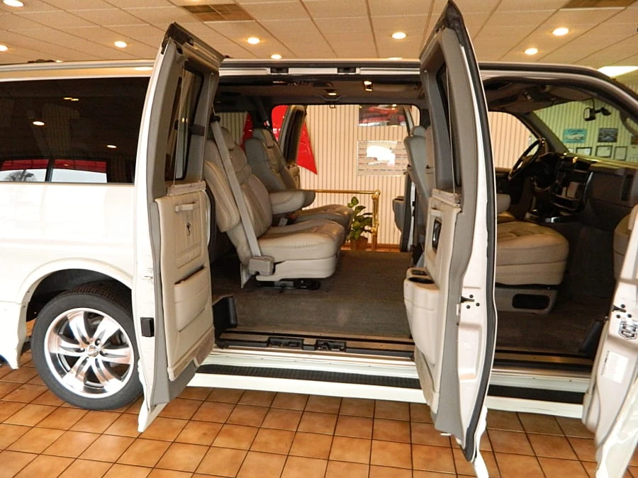 2005 GMC Savana - Image 6 of 6