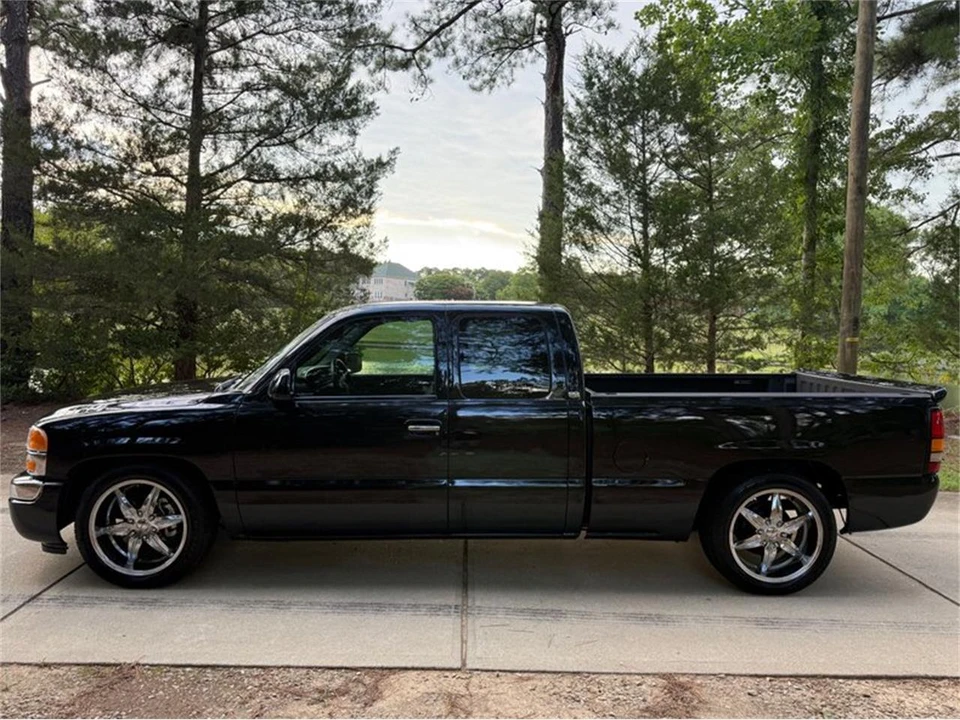 2005 GMC Sierra 2nd Gen - Image 11 of 21