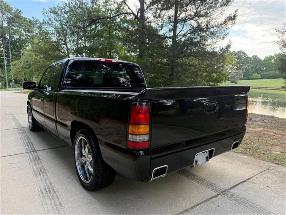 2005 GMC Sierra 2nd Gen - Image 4 of 21