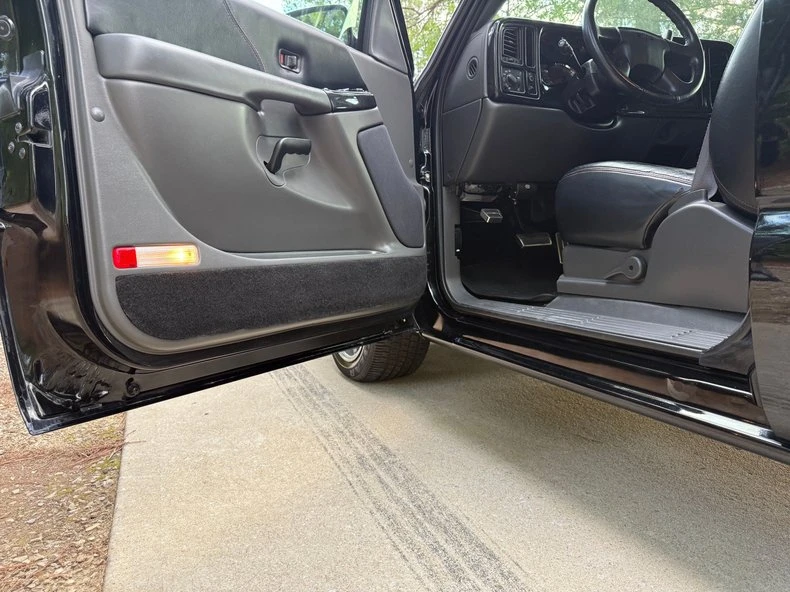 2005 GMC Sierra 2nd Gen - Image 16 of 21
