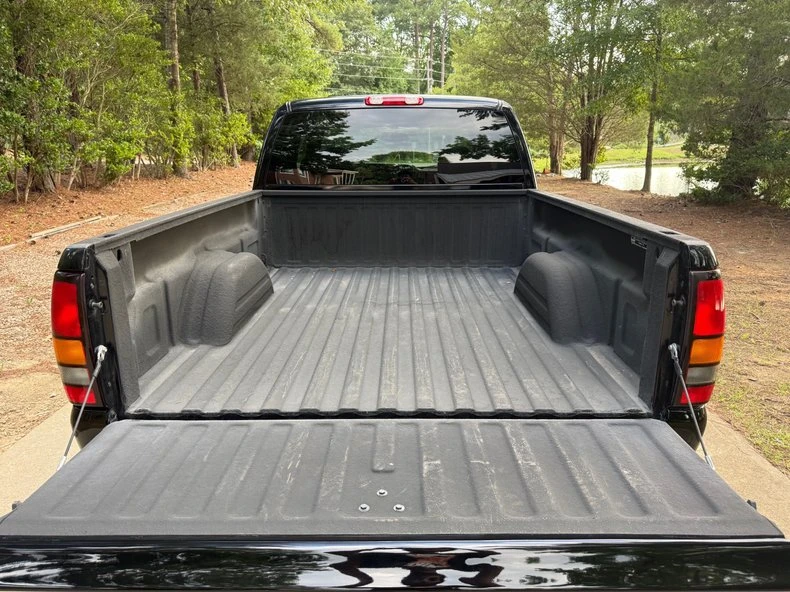 2005 GMC Sierra 2nd Gen - Image 6 of 21