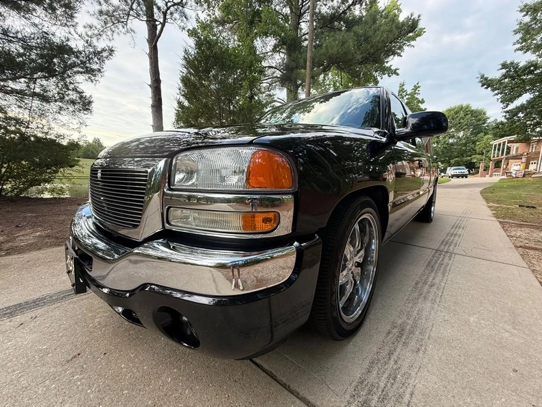 2005 GMC Sierra 2nd Gen - Image 2 of 21