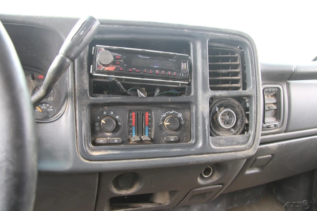 2005 GMC Sierra 1st Gen - Image 17 of 21