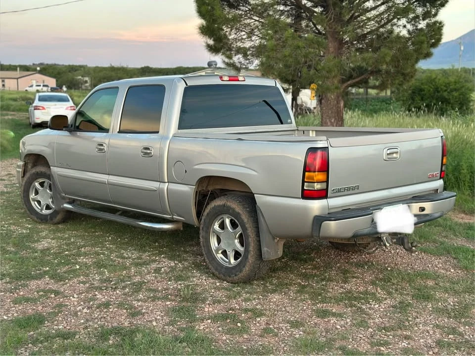 2005 GMC Sierra 2nd Gen - Image 5 of 15