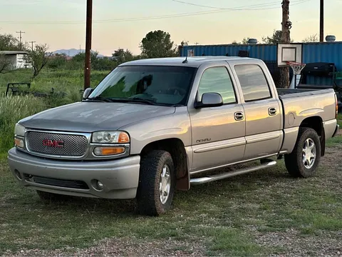 2005 GMC Sierra 1500 Denali Pickup 4D 5 3/4 ft