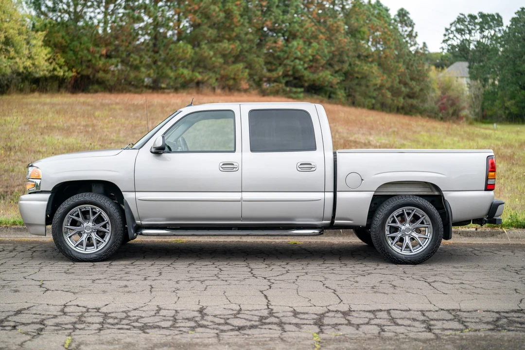 2005 GMC Sierra 2nd Gen - Image 4 of 31