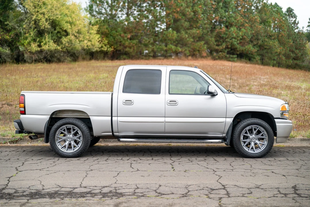 2005 GMC Sierra 2nd Gen - Image 8 of 31
