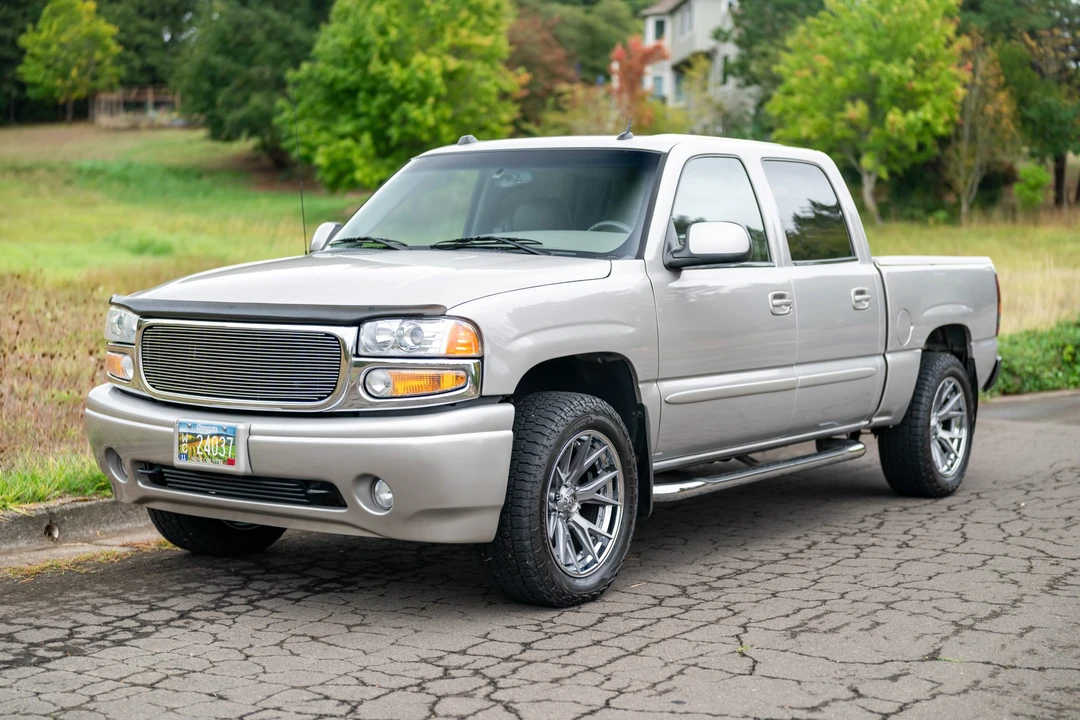 2005 GMC Sierra 2nd Gen - Image 2 of 31