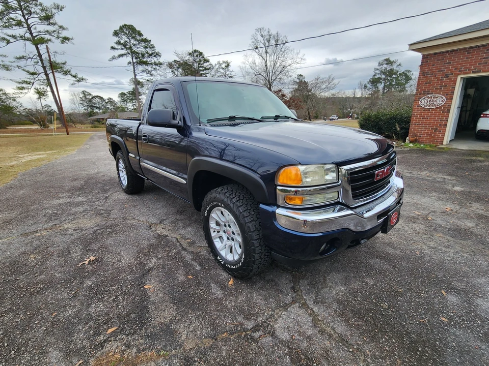 2005 GMC Sierra 2nd Gen - Image 5 of 9