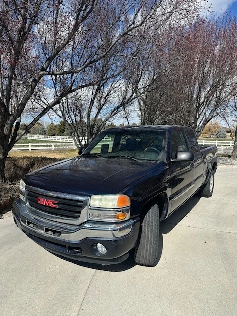 2005 GMC Sierra 2nd Gen - Image 2 of 18