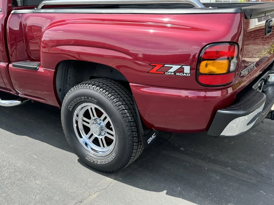2005 GMC Sierra 2nd Gen - Image 4 of 12