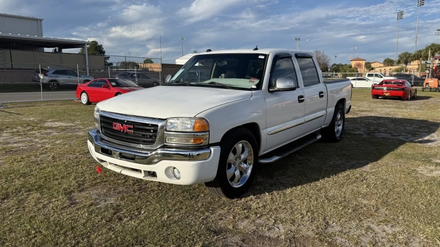 2005 GMC Sierra 2nd Gen - Image 7 of 15