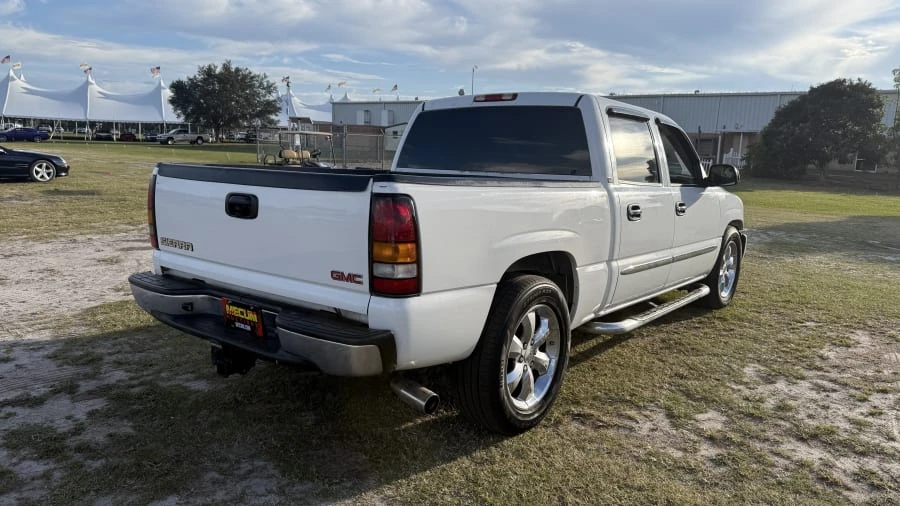 2005 GMC Sierra 2nd Gen - Image 3 of 15