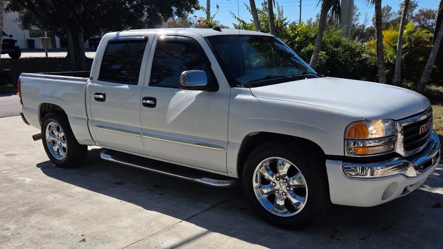 2005 GMC Sierra 2nd Gen - Image 10 of 15
