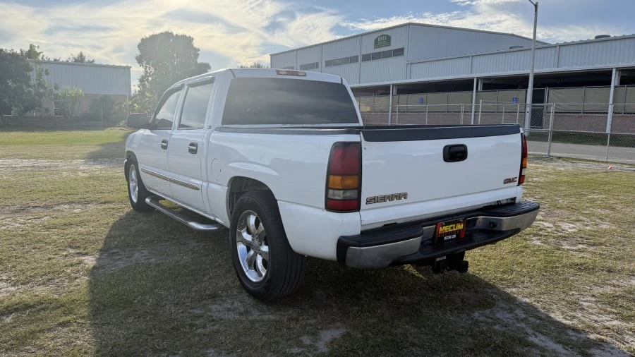 2005 GMC Sierra 2nd Gen - Image 9 of 15